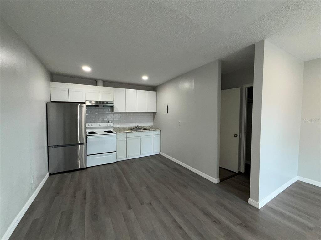2400 25th Street N - Photo 5