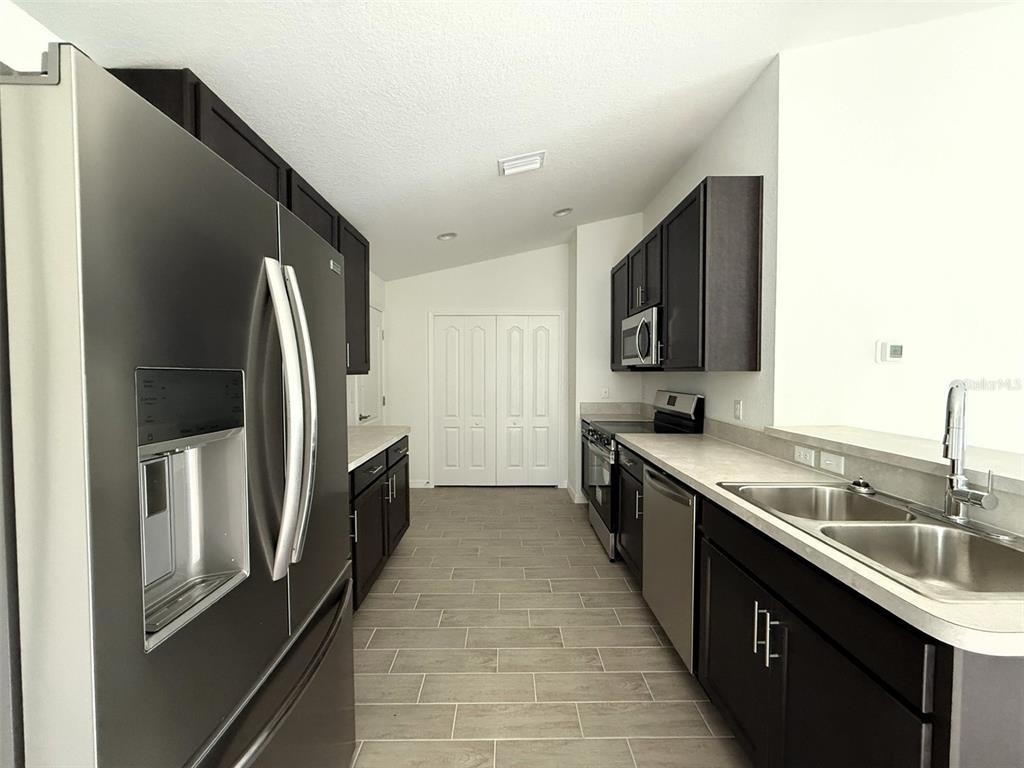 627 W Carey Lane - Photo 5
