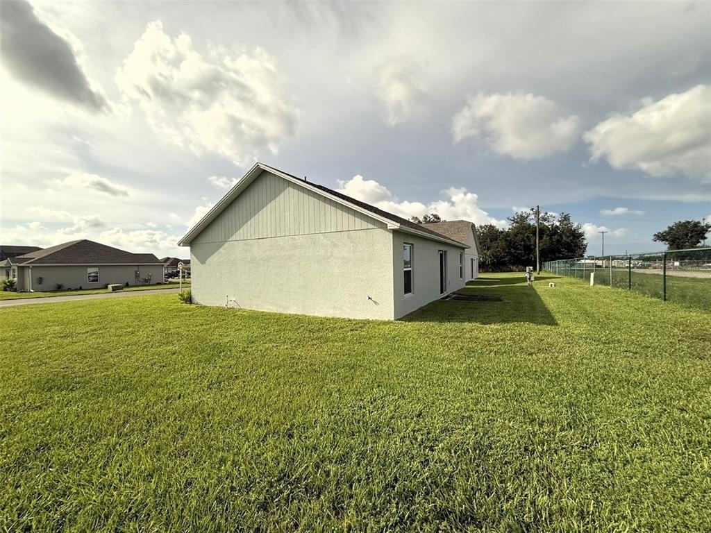 627 W Carey Lane - Photo 18