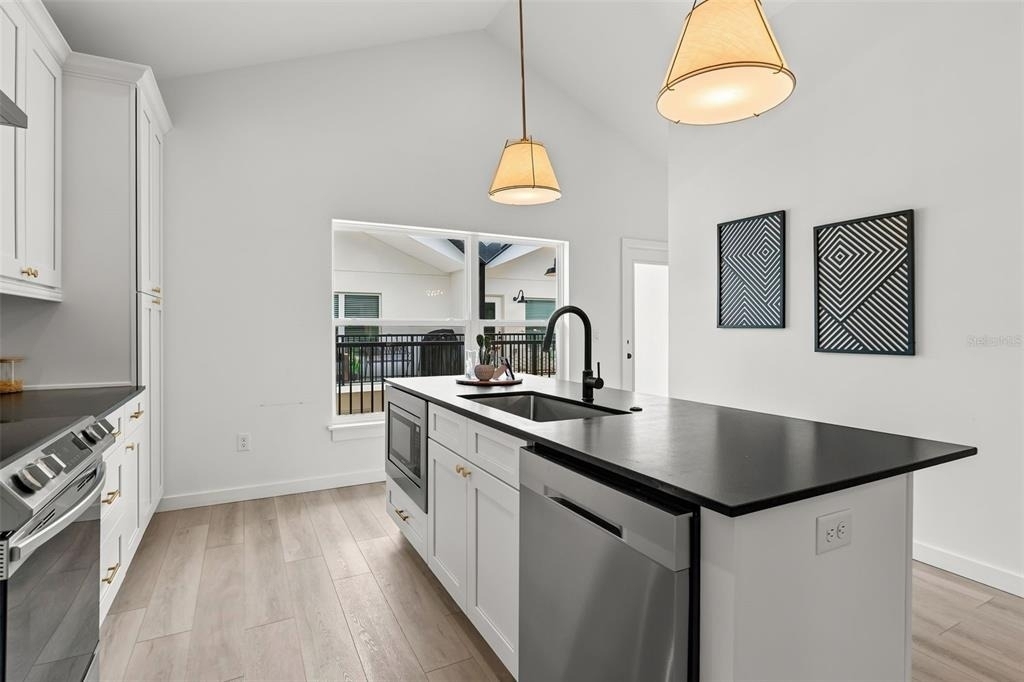 1606 Park Lake Street - Photo 6