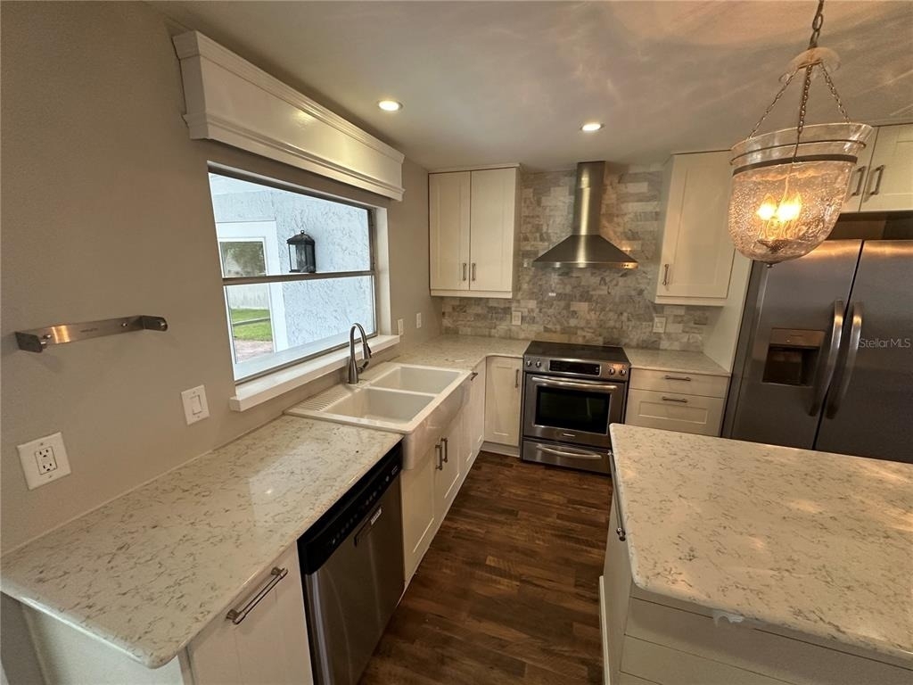 610 Iris Street - Photo 10