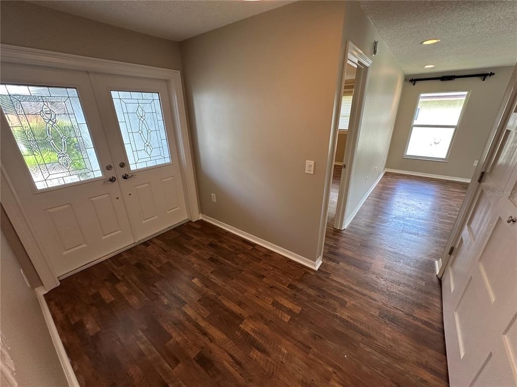 610 Iris Street - Photo 2