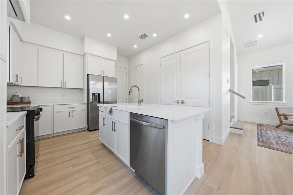 1605 Bryn Mawr Street - Photo 9