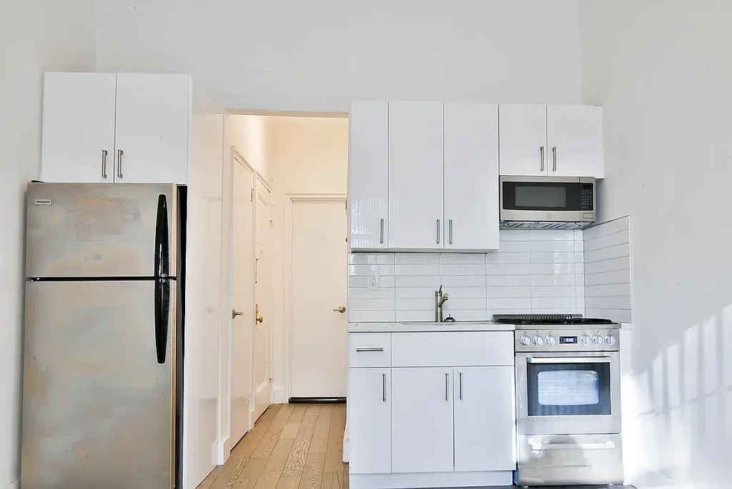 210 East 38th Street - Photo 3