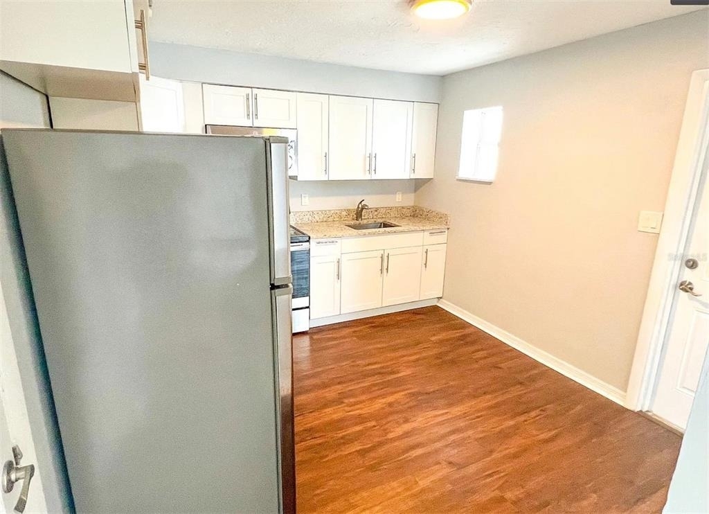 276 Polk Avenue - Photo 2