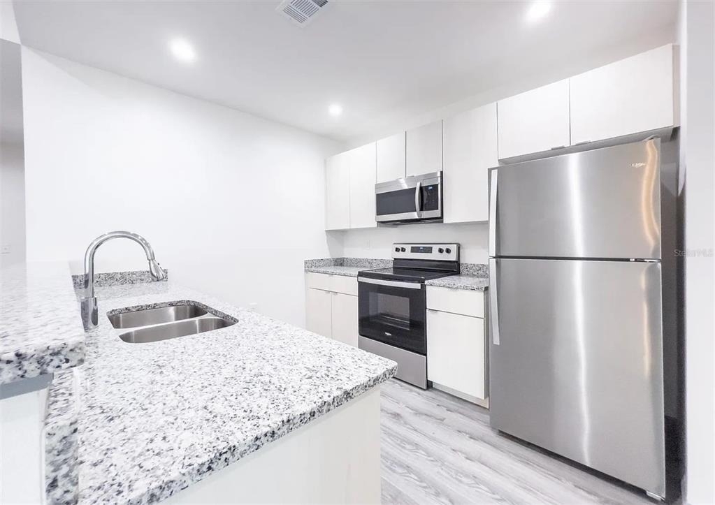 5230 Eggleston Avenue - Photo 3