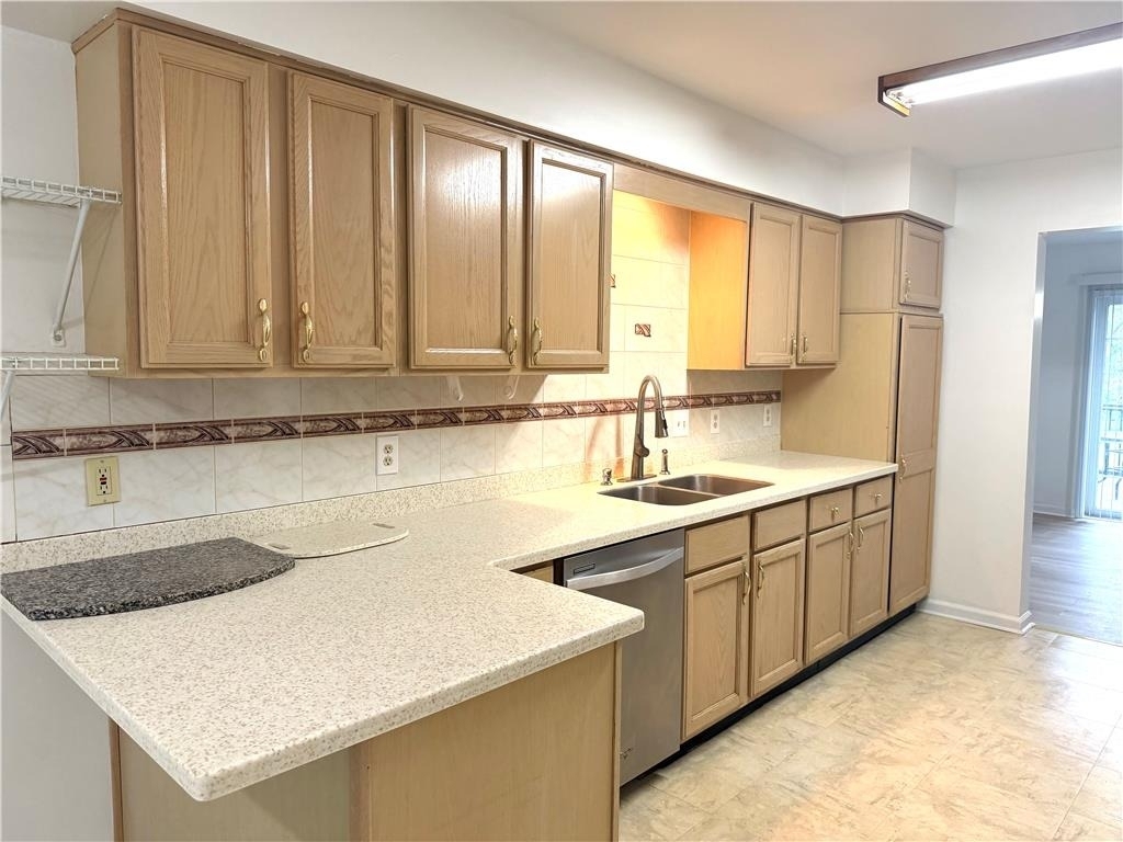 7813 Cross Creek Circle - Photo 4
