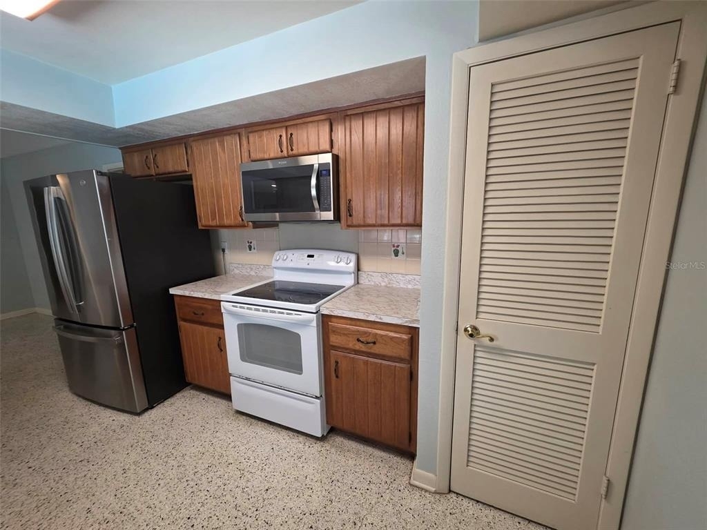 25601 Laylaine Drive - Photo 21