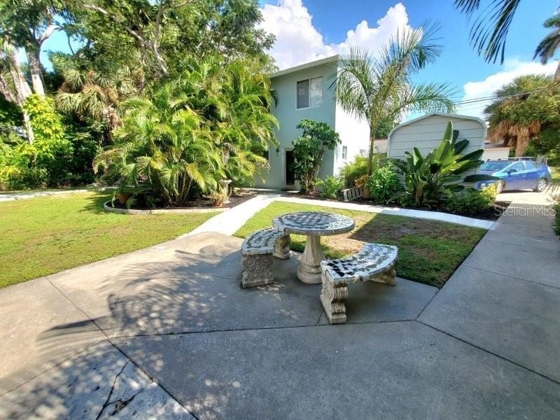 461 W Marion Avenue - Photo 2