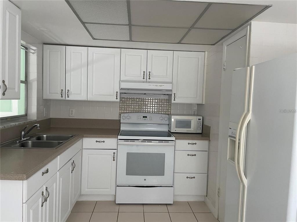 8477 Fay Avenue - Photo 5