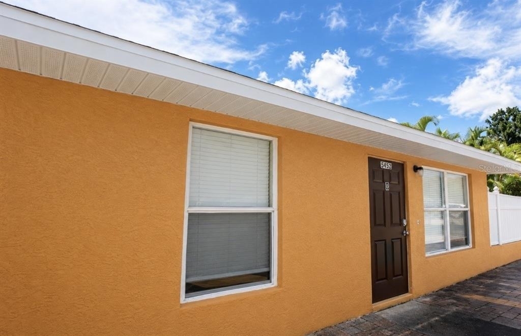 5454 Kensington Street - Photo 0