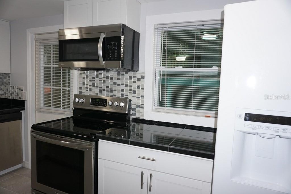 1250 46th Street - Photo 4