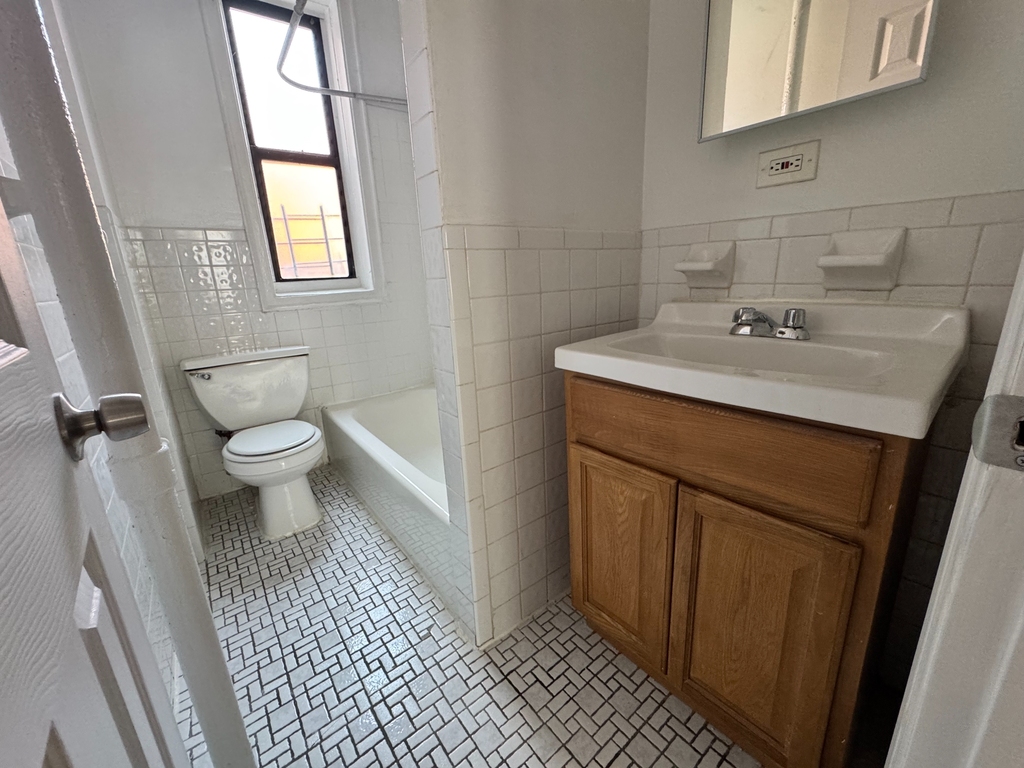 3217 Hull Avenue - Photo 16