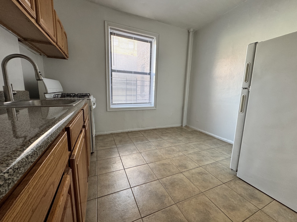 3217 Hull Avenue - Photo 7