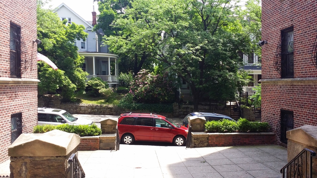 3217 Hull Avenue - Photo 4