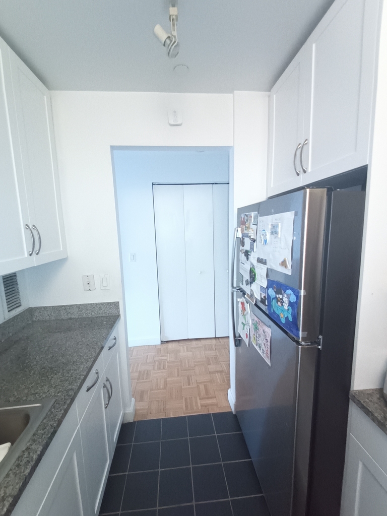 360 West 43rd Street - Photo 7