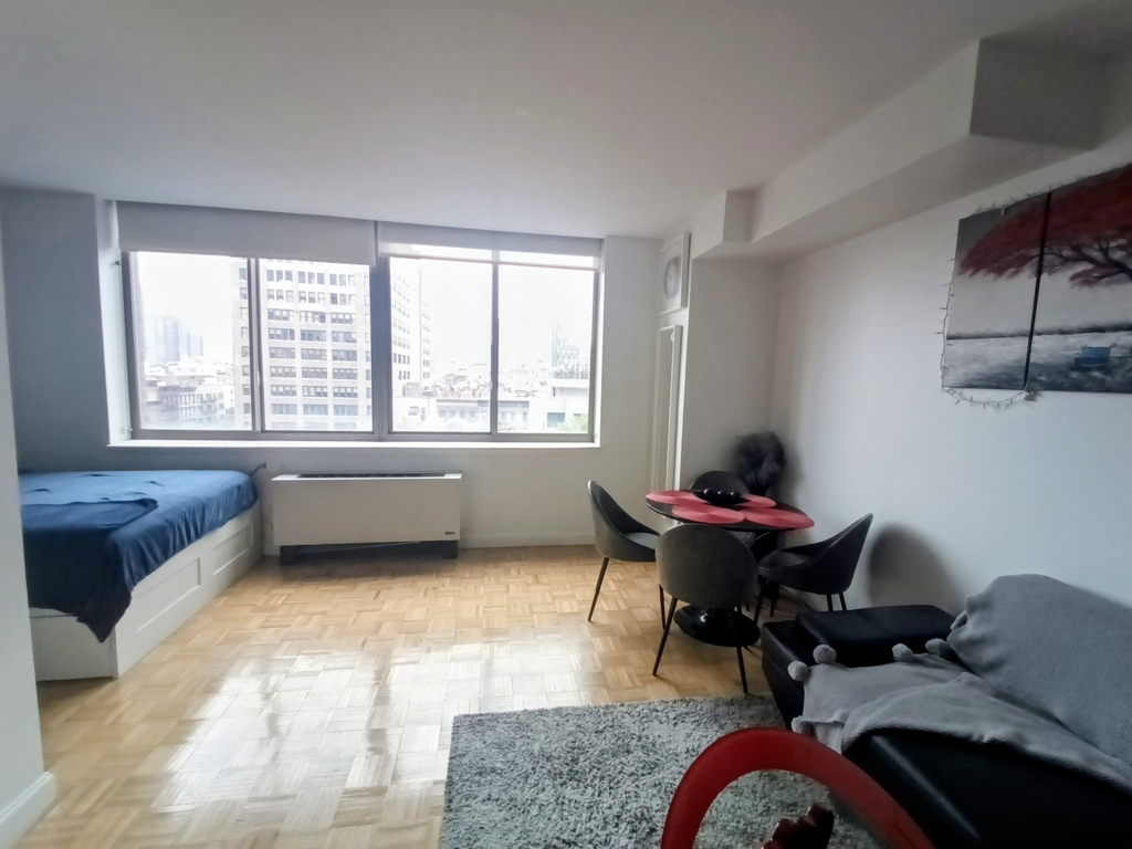 360 West 43rd Street - Photo 3