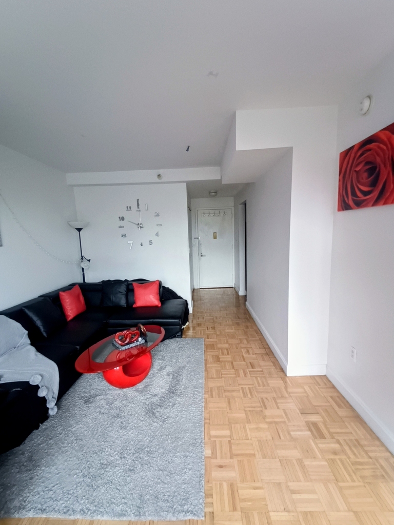 360 West 43rd Street - Photo 2
