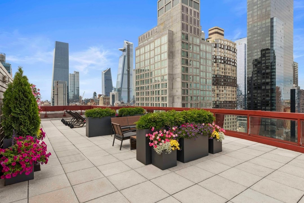 360 West 43rd Street - Photo 8