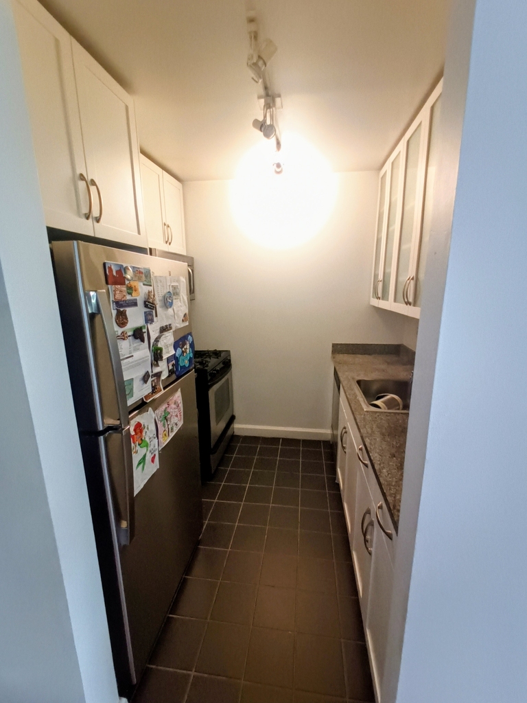 360 West 43rd Street - Photo 6