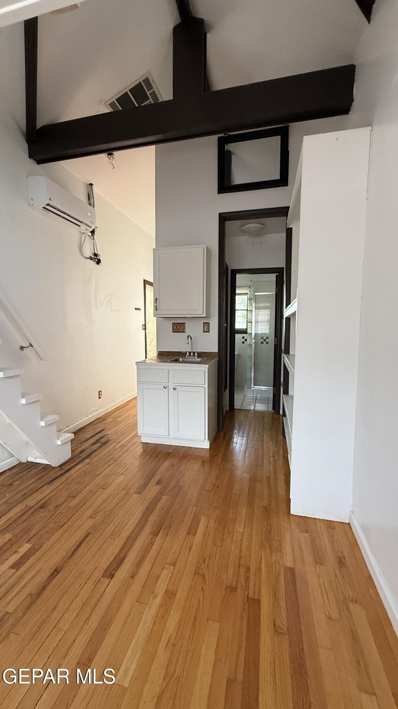 1218 Moore Street - Photo 2
