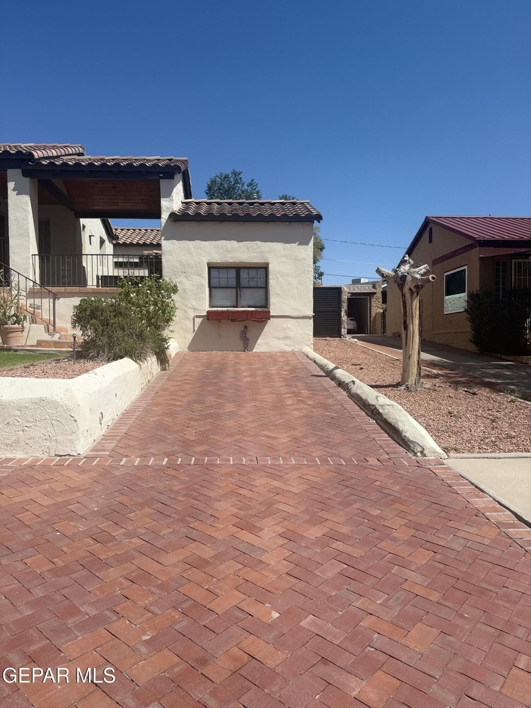 1218 Moore Street - Photo 0