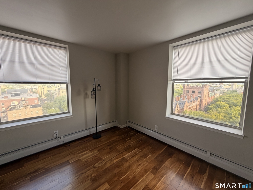 265 College Street - Photo 2