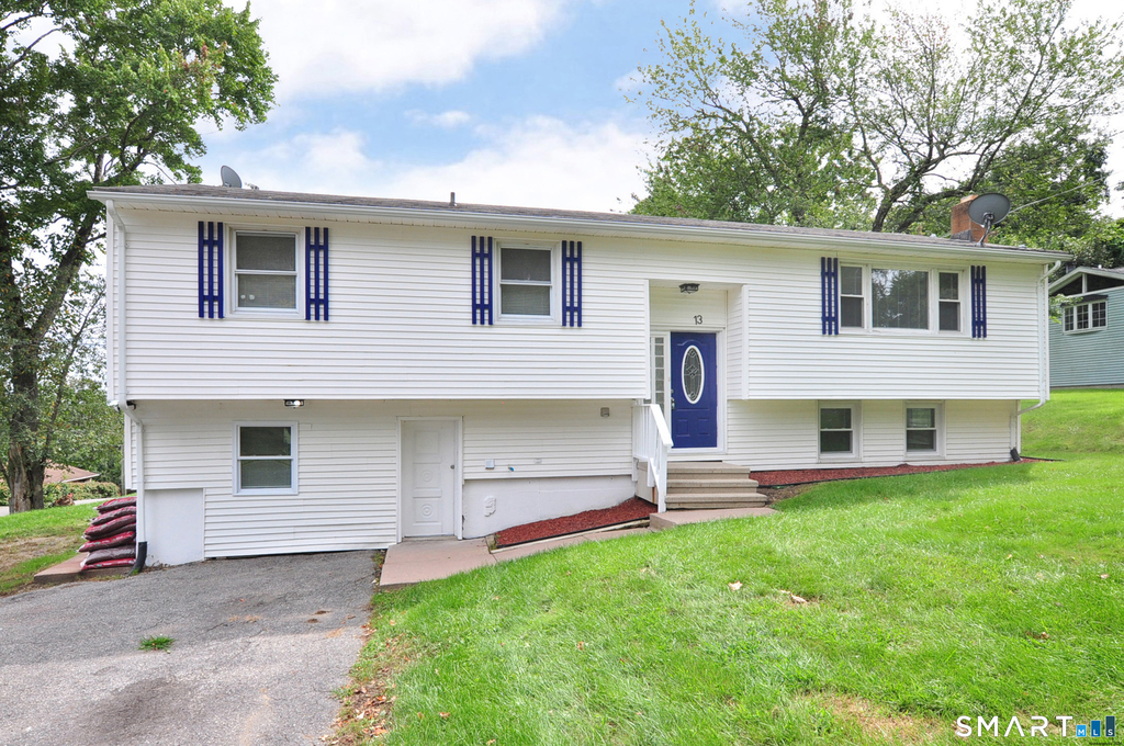 13 Pleasant View Avenue - Photo 0