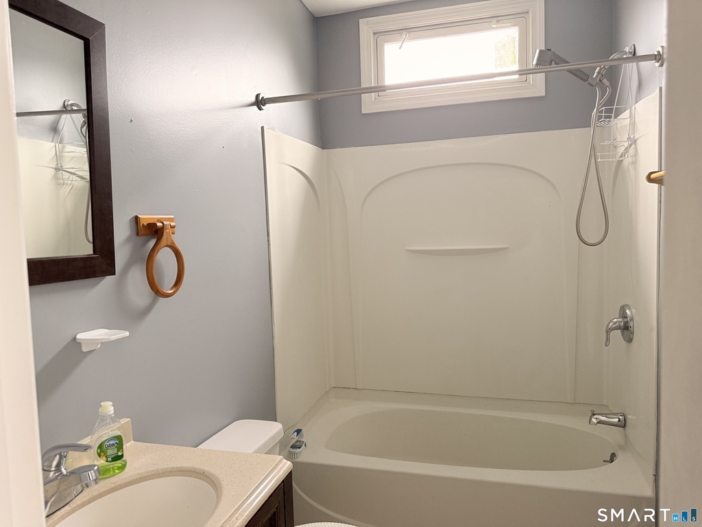 438 Hollister Avenue - Photo 4