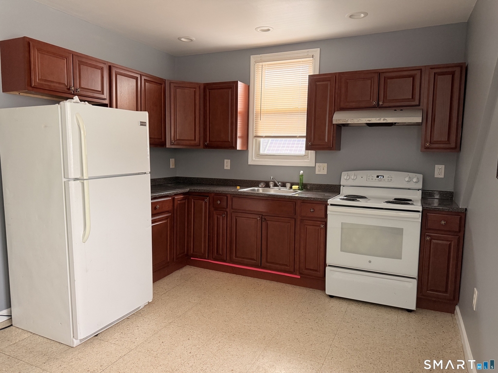 438 Hollister Avenue - Photo 0
