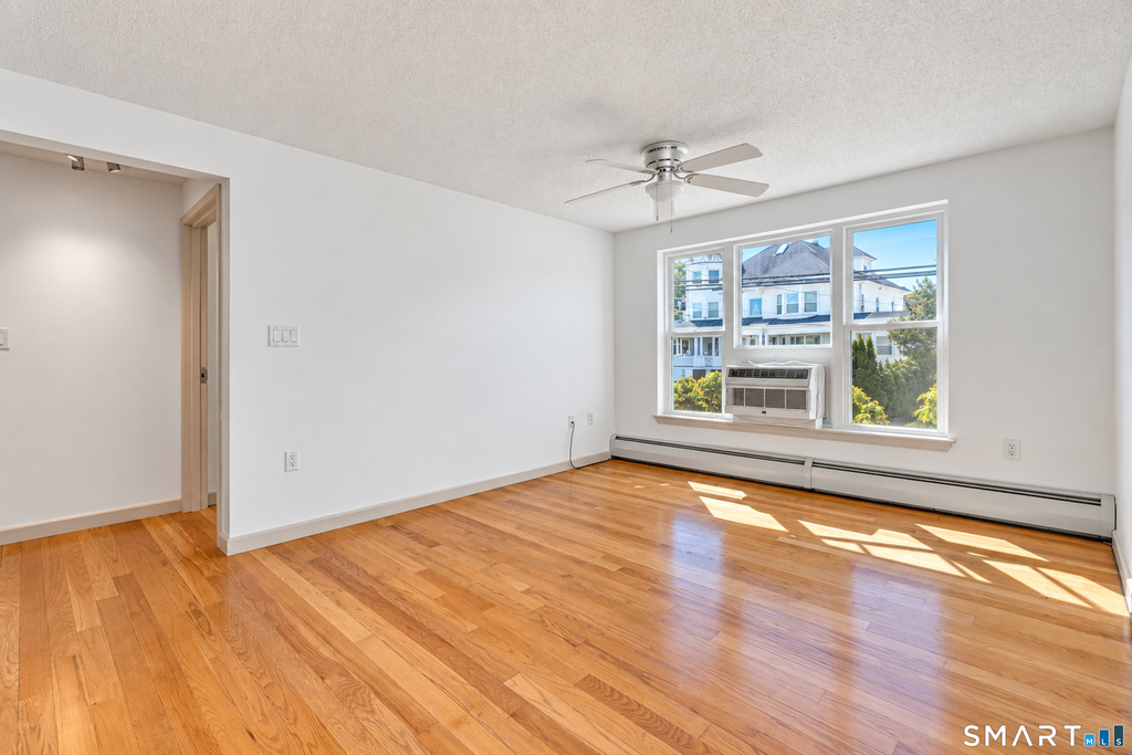 184 Pequot Avenue - Photo 4
