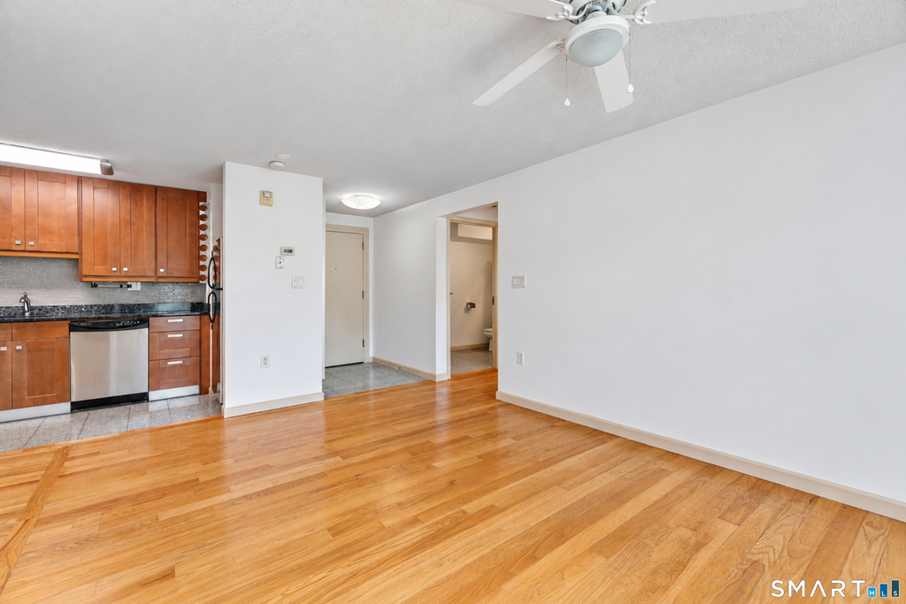 184 Pequot Avenue - Photo 5