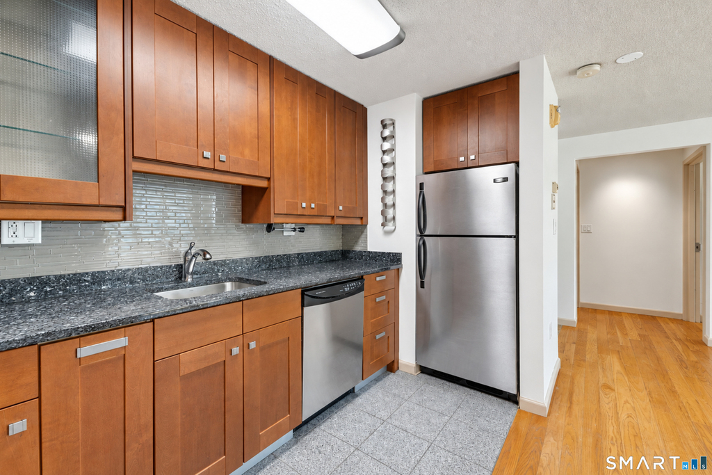 184 Pequot Avenue - Photo 7