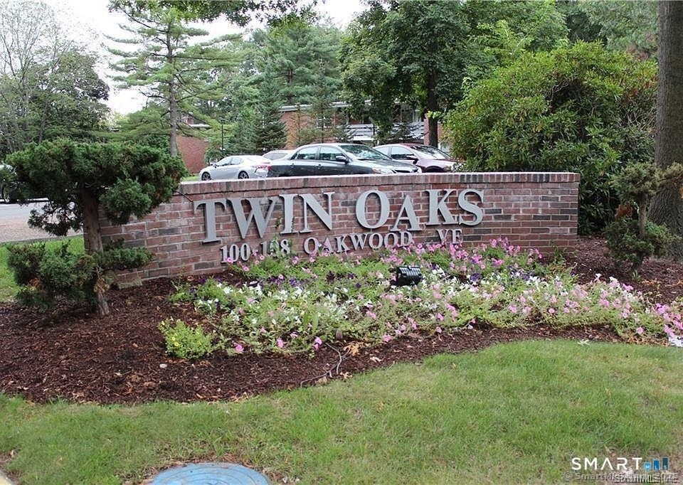 106 Oakwood Avenue - Photo 0