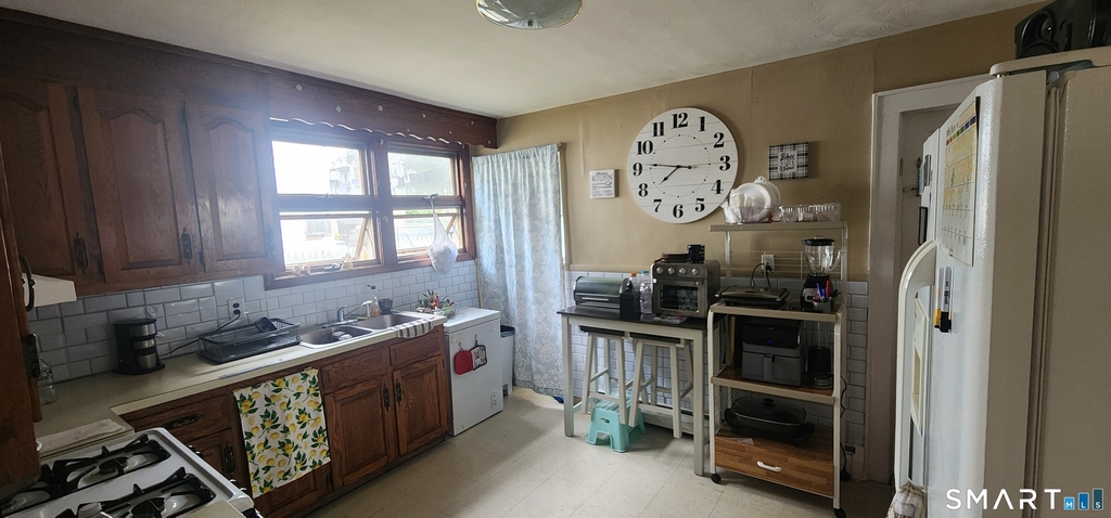 51-53 Bodwell Street - Photo 10