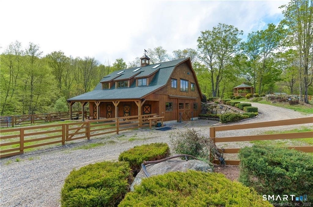 555 West Purchase Road - Photo 0