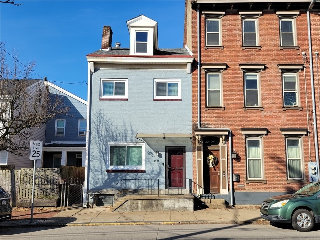 4927 Butler St - Photo 0