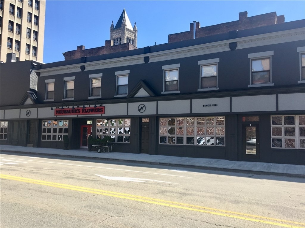 5 1/2 Gallatin Ave - Photo 0