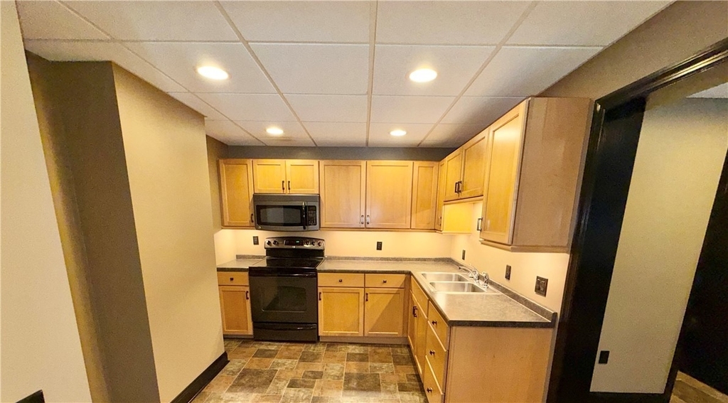 5 1/2 Gallatin Ave - Photo 2