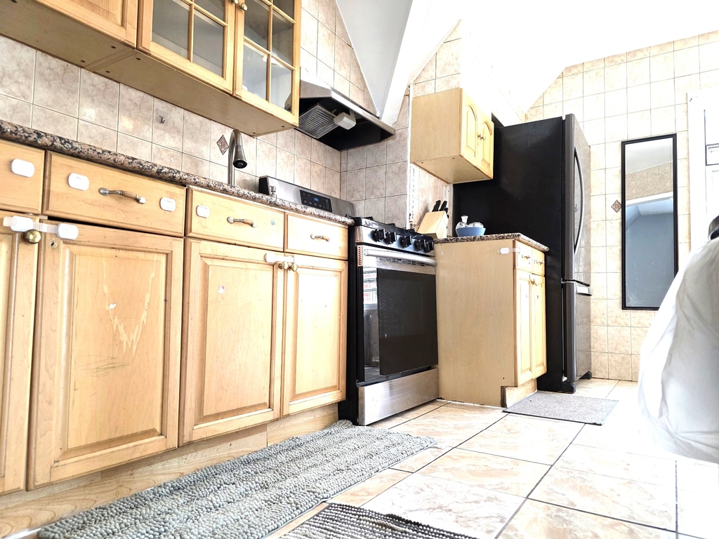 107 Bay 32nd Street - Photo 1