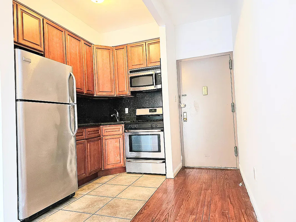 754 40th Street - Photo 0