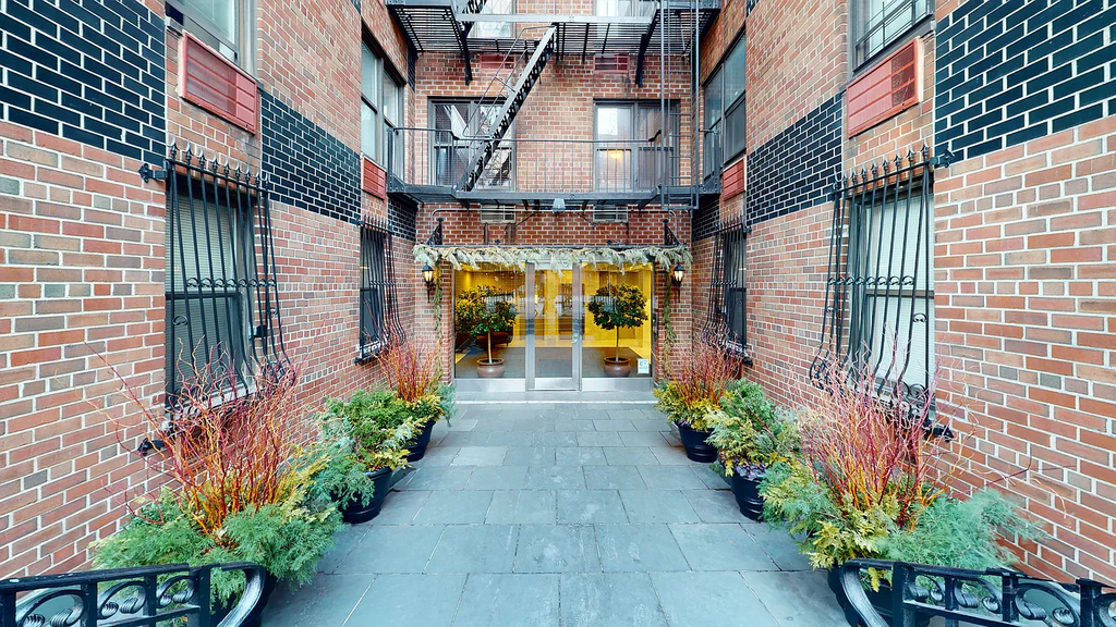 West 13th Street - Photo 14