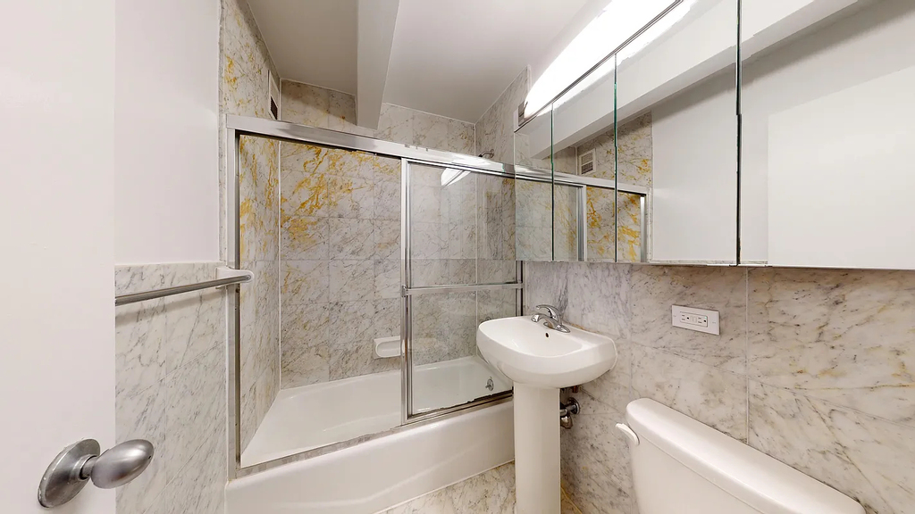 West 13th Street - Photo 12