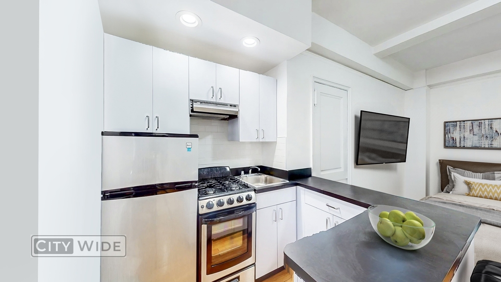 140 East 46th Street - Photo 2