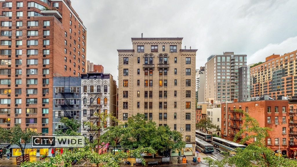 140 East 46th Street - Photo 6