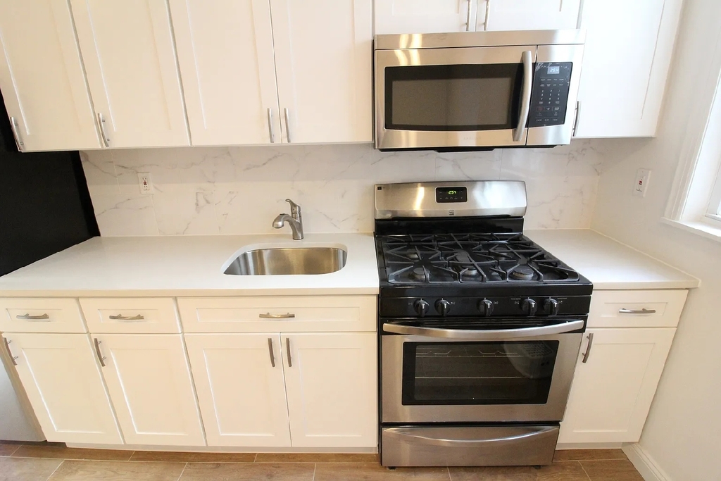 179 Eckford Street - Photo 1