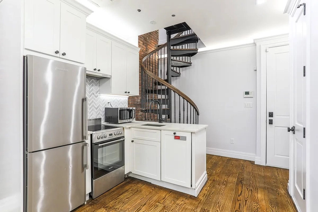 43 Columbia Place - Photo 2