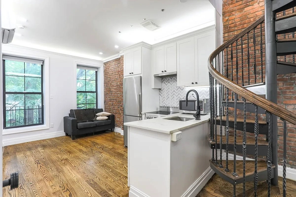 43 Columbia Place - Photo 1
