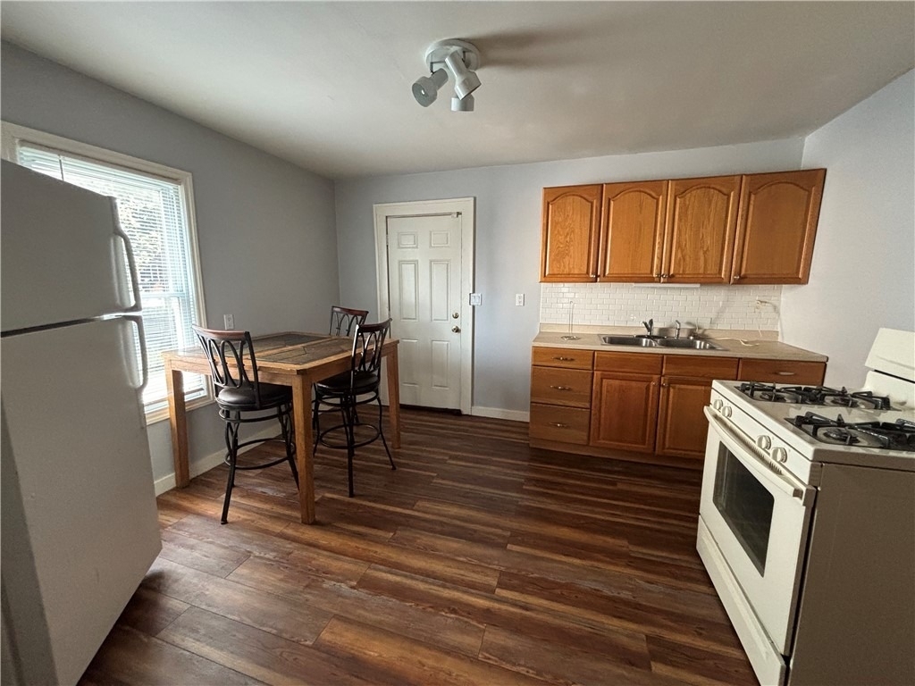 98 Fairbanks Street - Photo 4