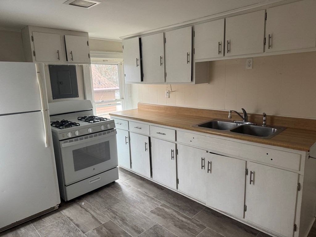 211 W 2nd Street - Photo 1